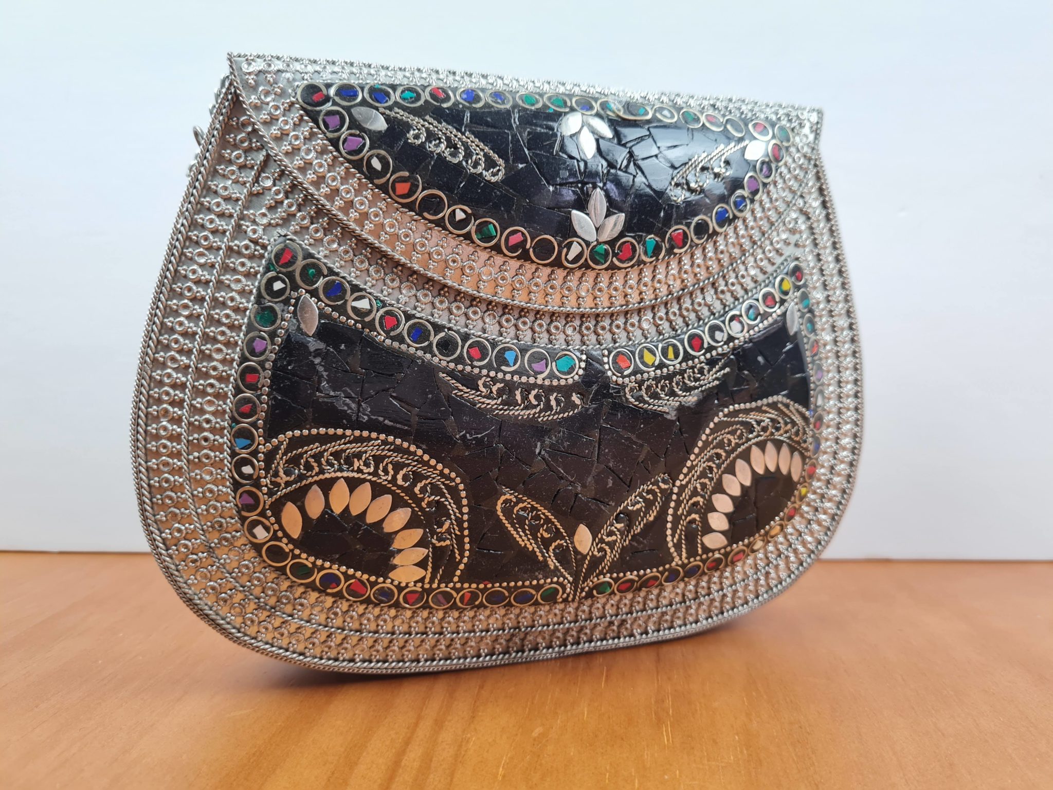 bolsa indiana prateada de mosaico de pedras