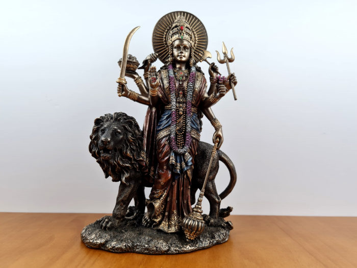 Estátua de Durga com leão 28cm