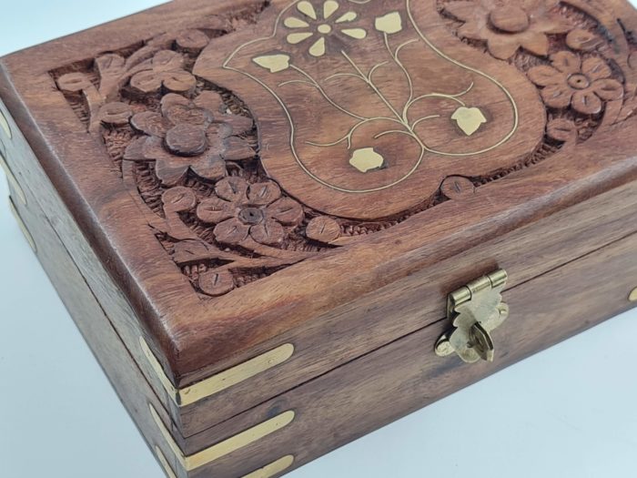 Caixa indiana de madeira com florais em bronze 15cm II