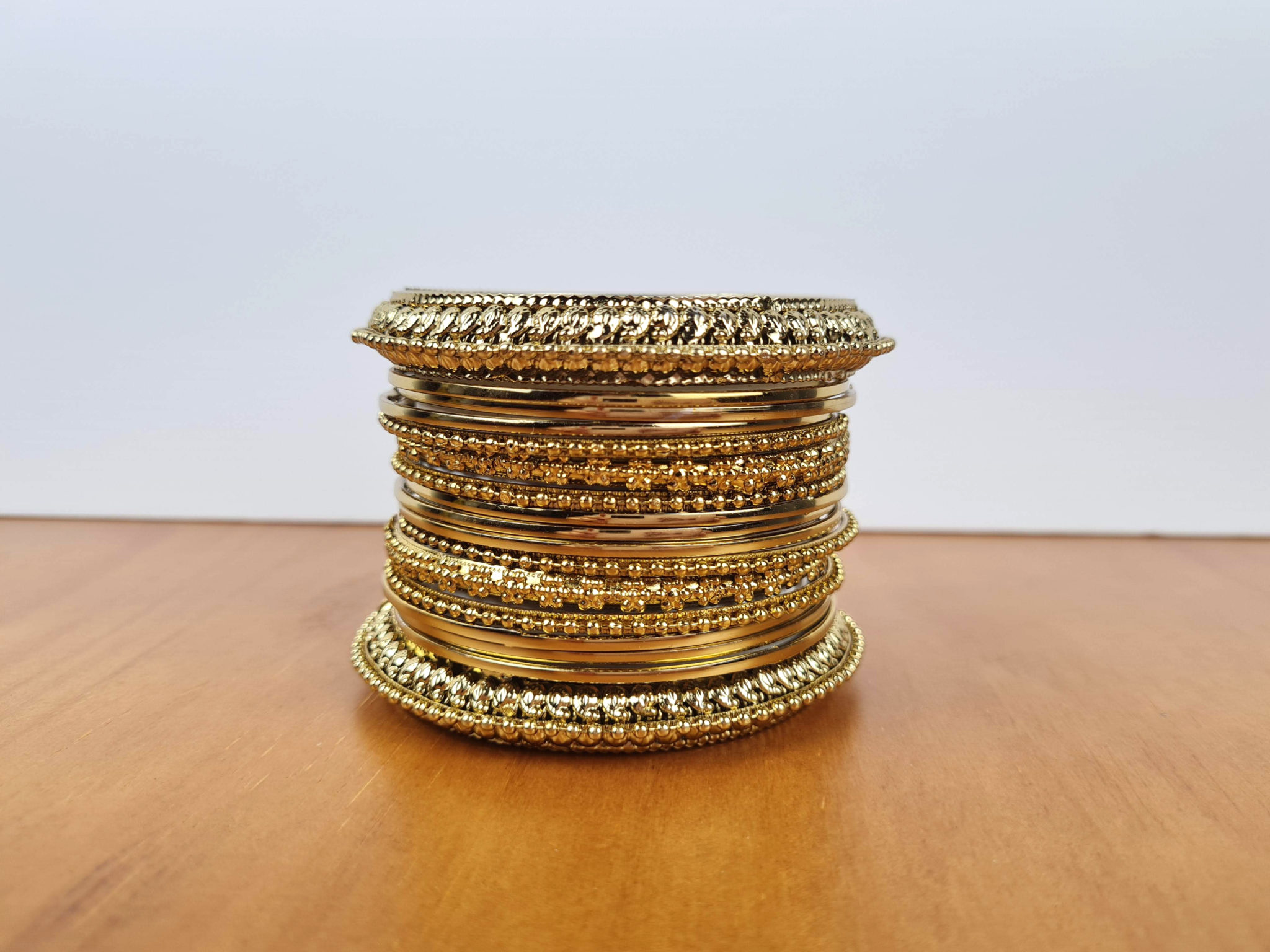 conjunto de pulseiras indianas douradas