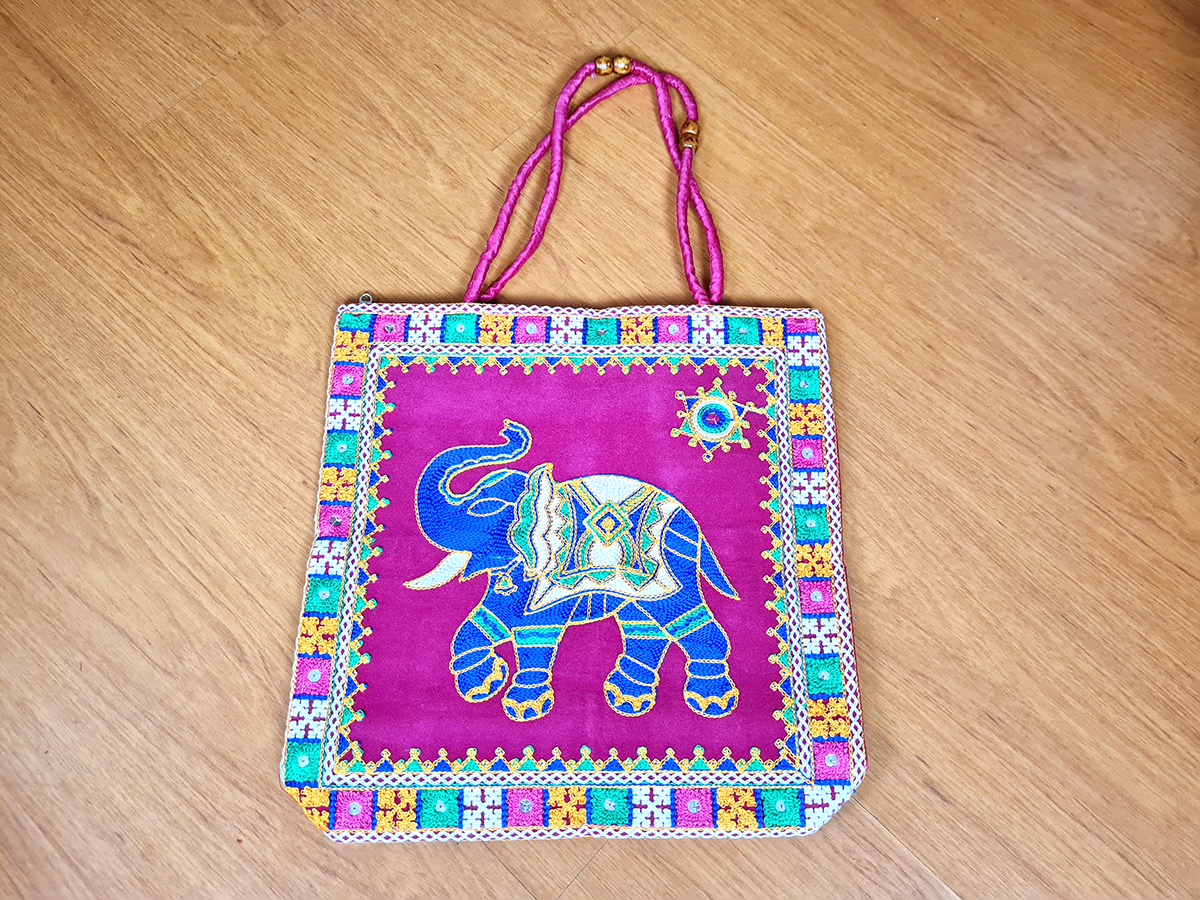 bolsa indiana de tecido estampa de elefante e floral
