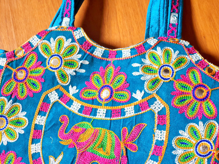 Bolsa indiana maxi de tecido com estampa de elefante e florais Azul