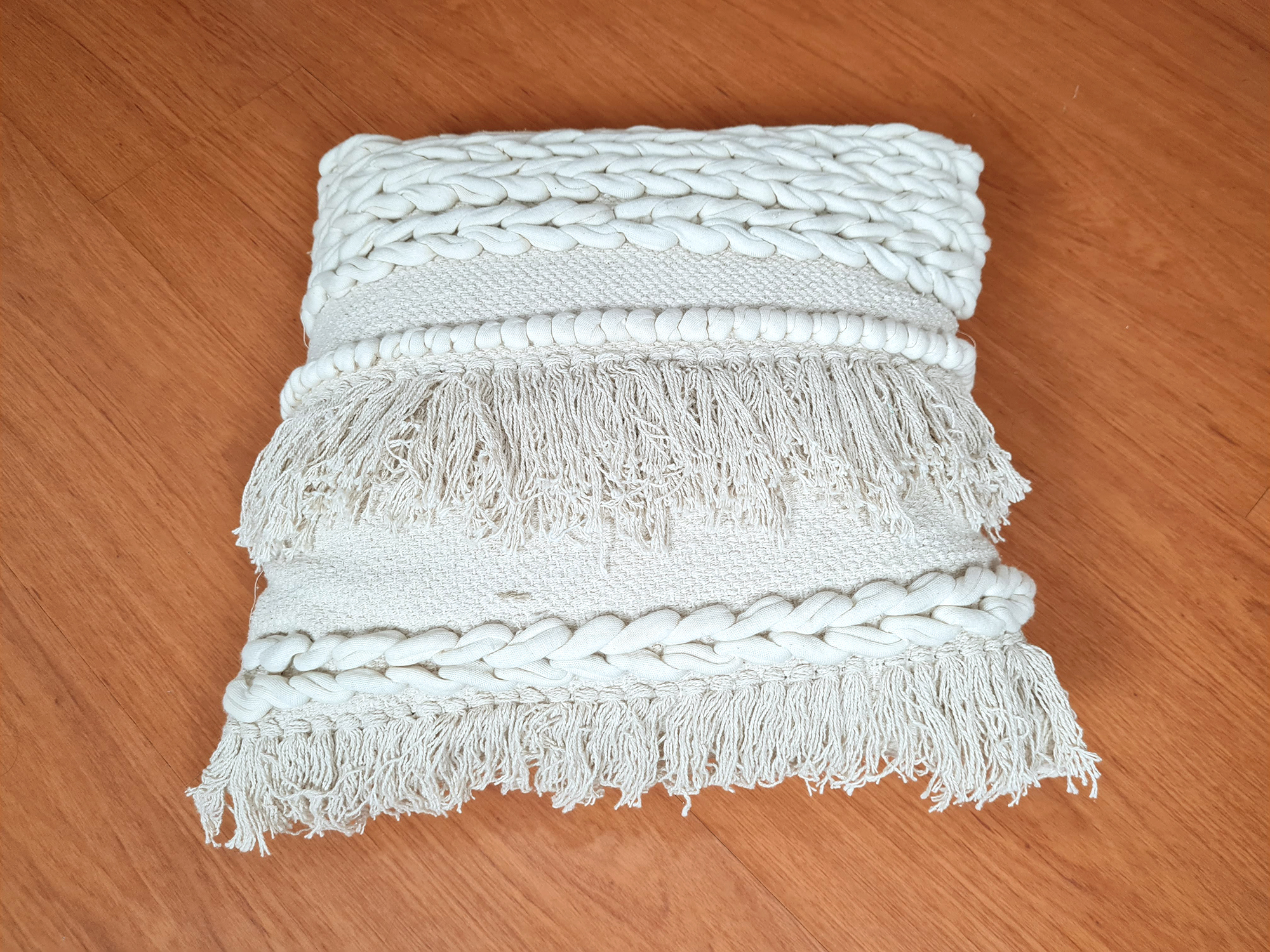 Almofada Boho Chic de algodão com acabamento em tassel