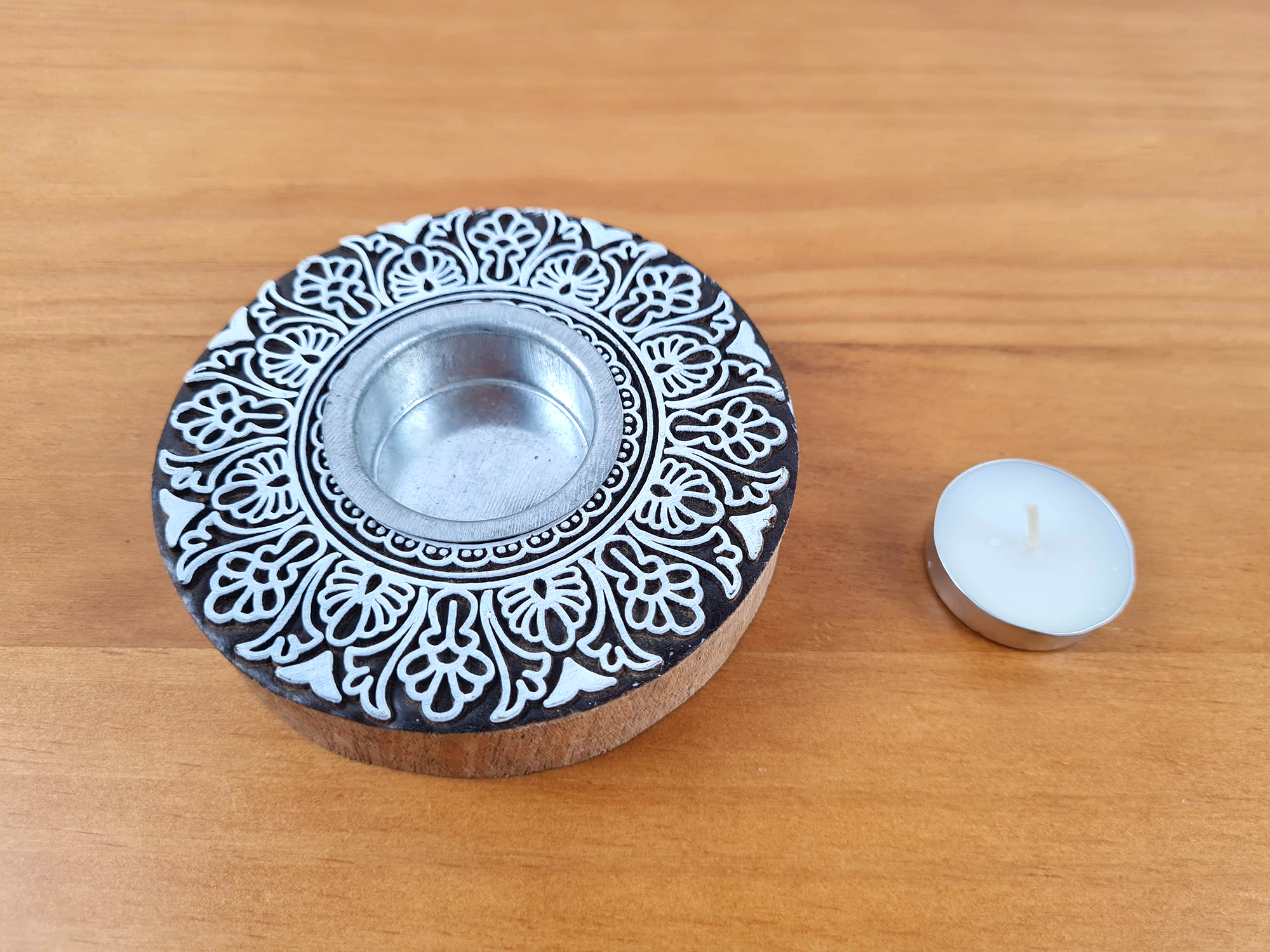 castiçal a base de vela, feito com blockprinting