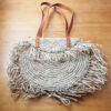 Bolsa Balinesa design Boho chic de palha com franjas e alça courino