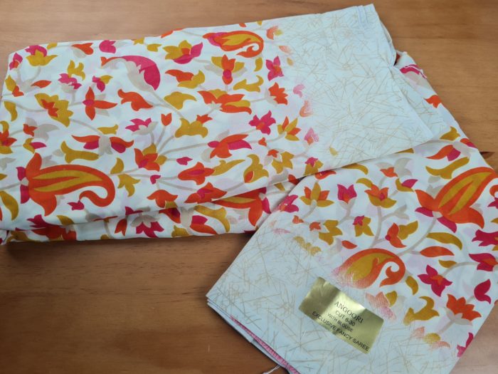 Sari indiano viscose com estampa creme e coral floral