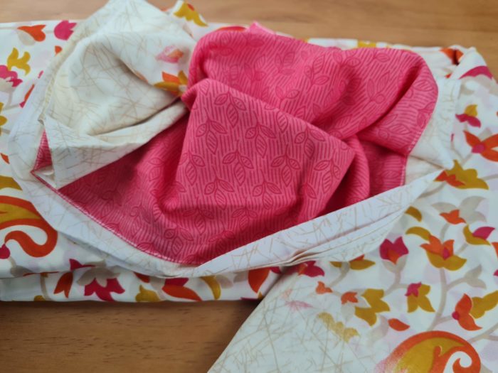 Sari indiano viscose com estampa creme e coral floral