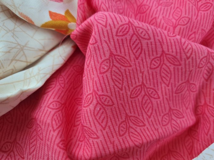 Sari indiano viscose com estampa creme e coral floral