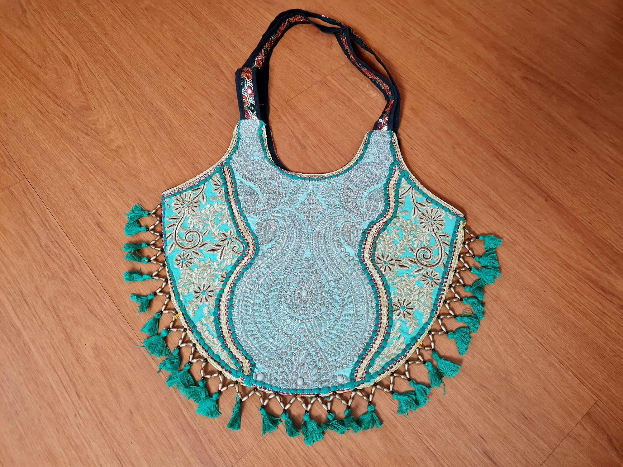 bolsa indiana bordada verde dupla face com tassel