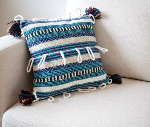 almofada-bali-bordada-design-etnico-apliques-tassel Almofada Balinesa algodão design étnico com tassel nas pontas 40cm