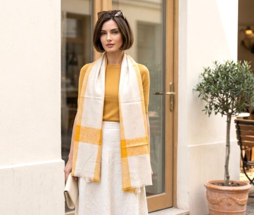 Pashimina indiana de cashmere estampa paisleys creme e mostarda