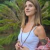 Japamala de Rudrakshas verdadeiras com pedras ametistas (foto produzida por AUM Bali)