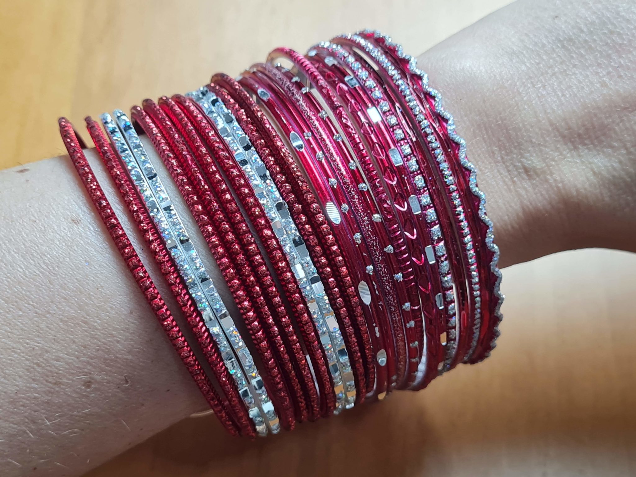 conjunto de pulseiras indianas 24 peças vermelho
