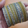 Conjunto de 24 pulseiras indianas de metal com brilhos amarelo