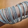 Conjunto de 24 pulseiras indianas de metal com brilhos prateada II