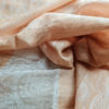 Pashimina indiana de cashmere estampa paisleys coral e creme (avariado)