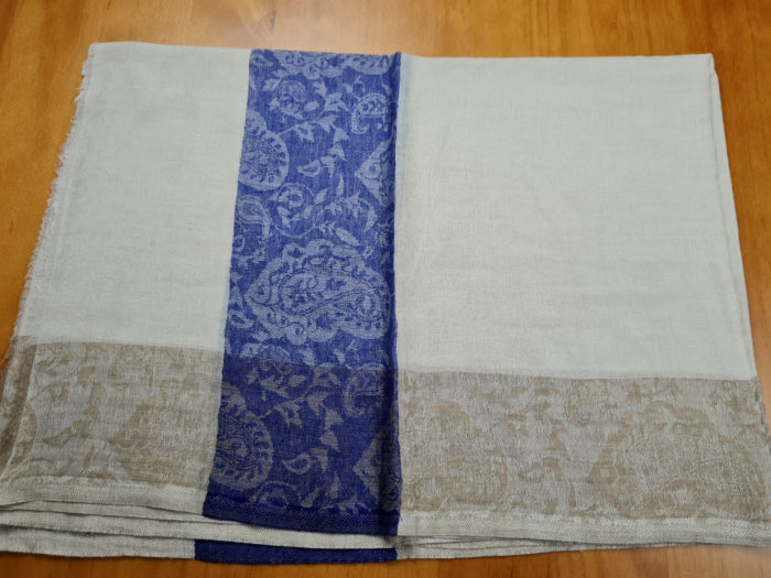 Pashimina indiana de cashmere estampa paisleys creme e azul