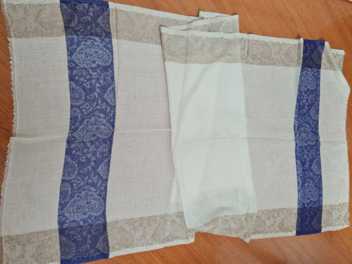Pashimina indiana de cashmere estampa paisleys creme e azul