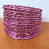 Conjunto de 24 pulseiras indianas de metal com brilhos rosa