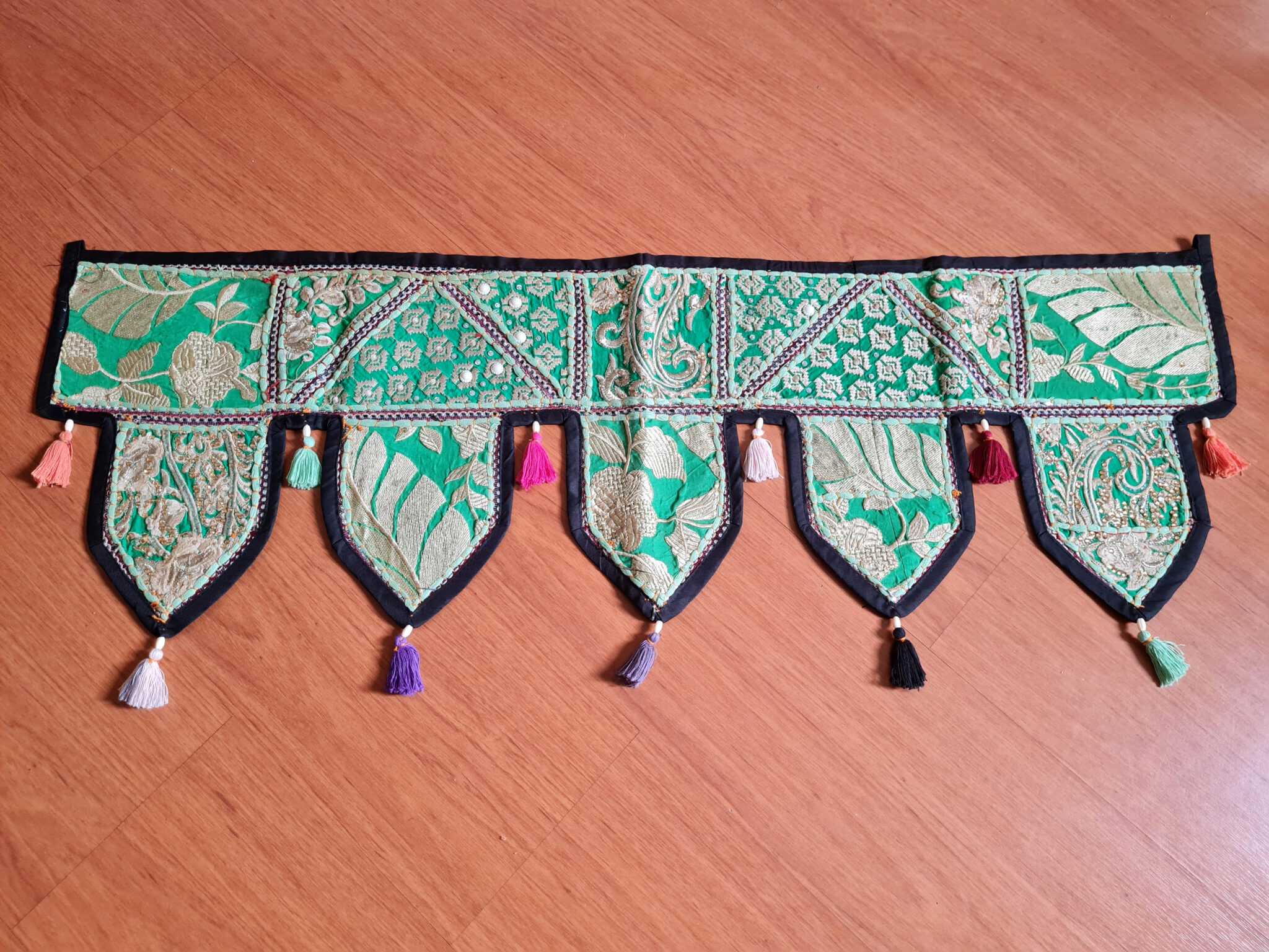 Bandô de porta indiano (Toran), bordado, colorido com 5 pontas e tassel