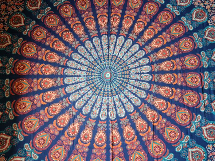 Colcha indiana ou painel decorativo Mandala Azul e Coral