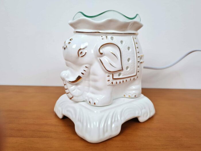 difusor elétrico de elefante em porcelana para uso com essências ou óleo essencial
