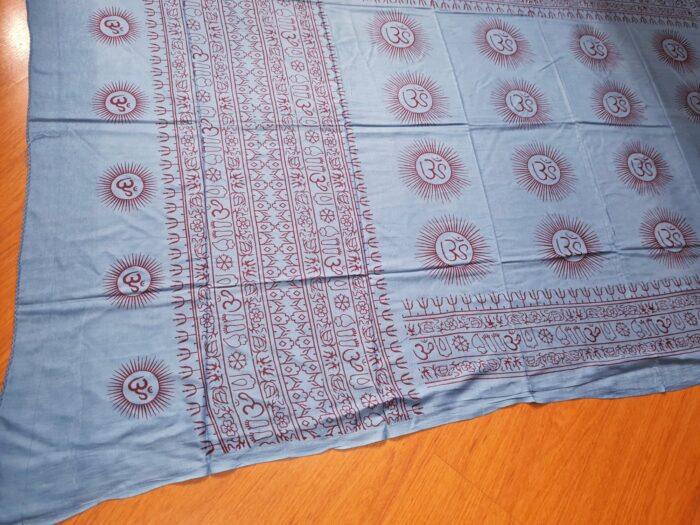 Chadar indiano (manto de oração) de Om e mantras azul médio