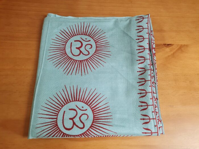 Chadar indiano (manto de oração) de Om e mantras verde água