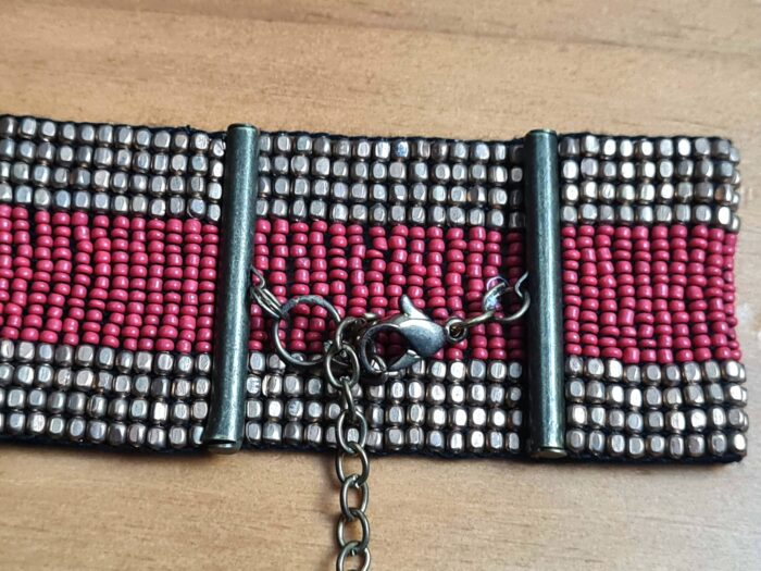 Pulseira indiana maleável de miçangas vermelho e dourado