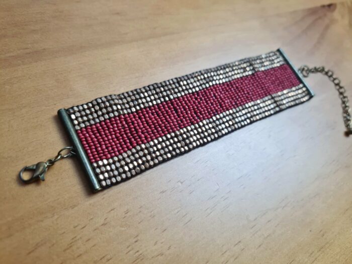 Pulseira indiana maleável de miçangas vermelho e dourado