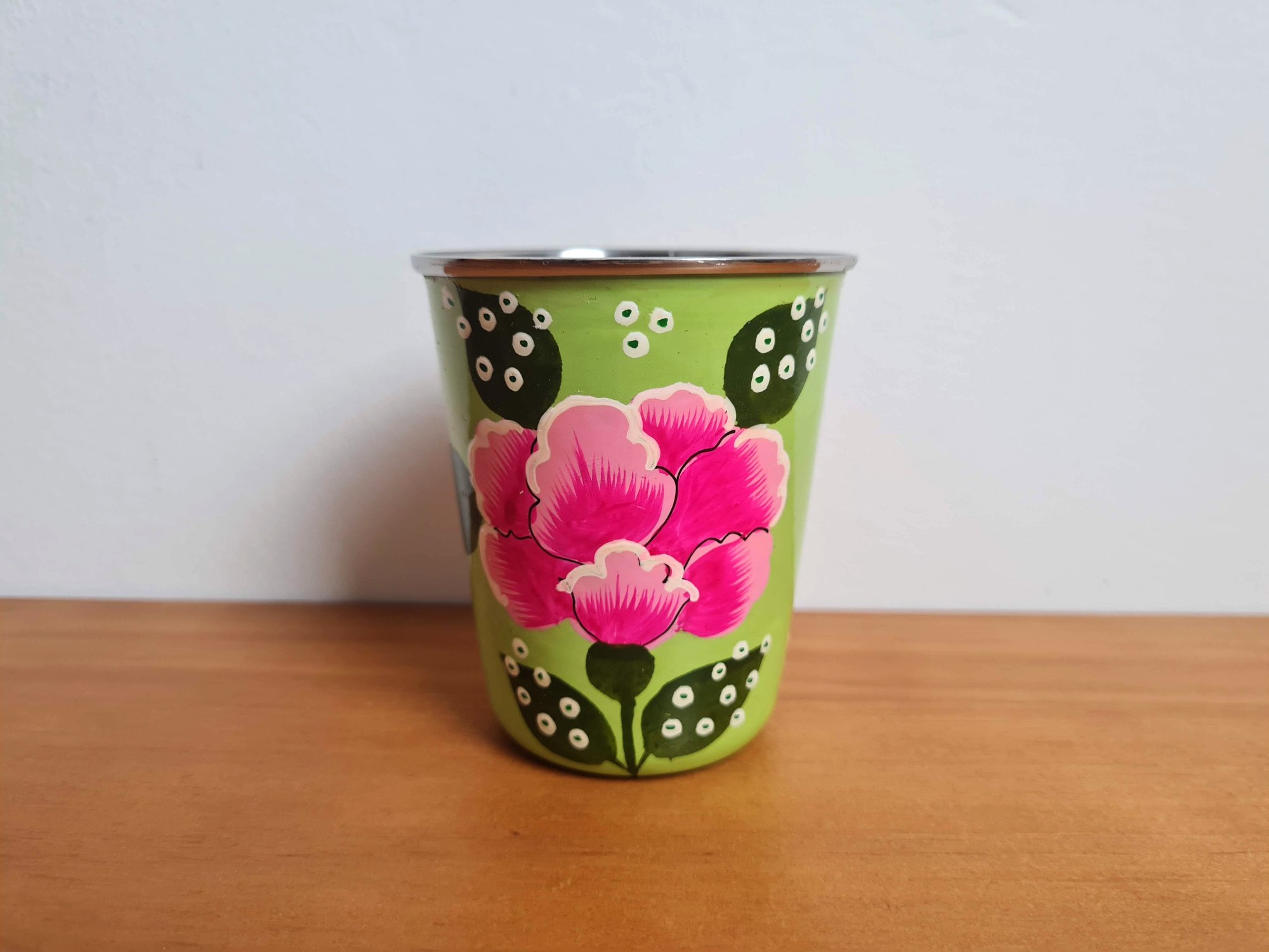Copo indiano de inox pintado a mão floral