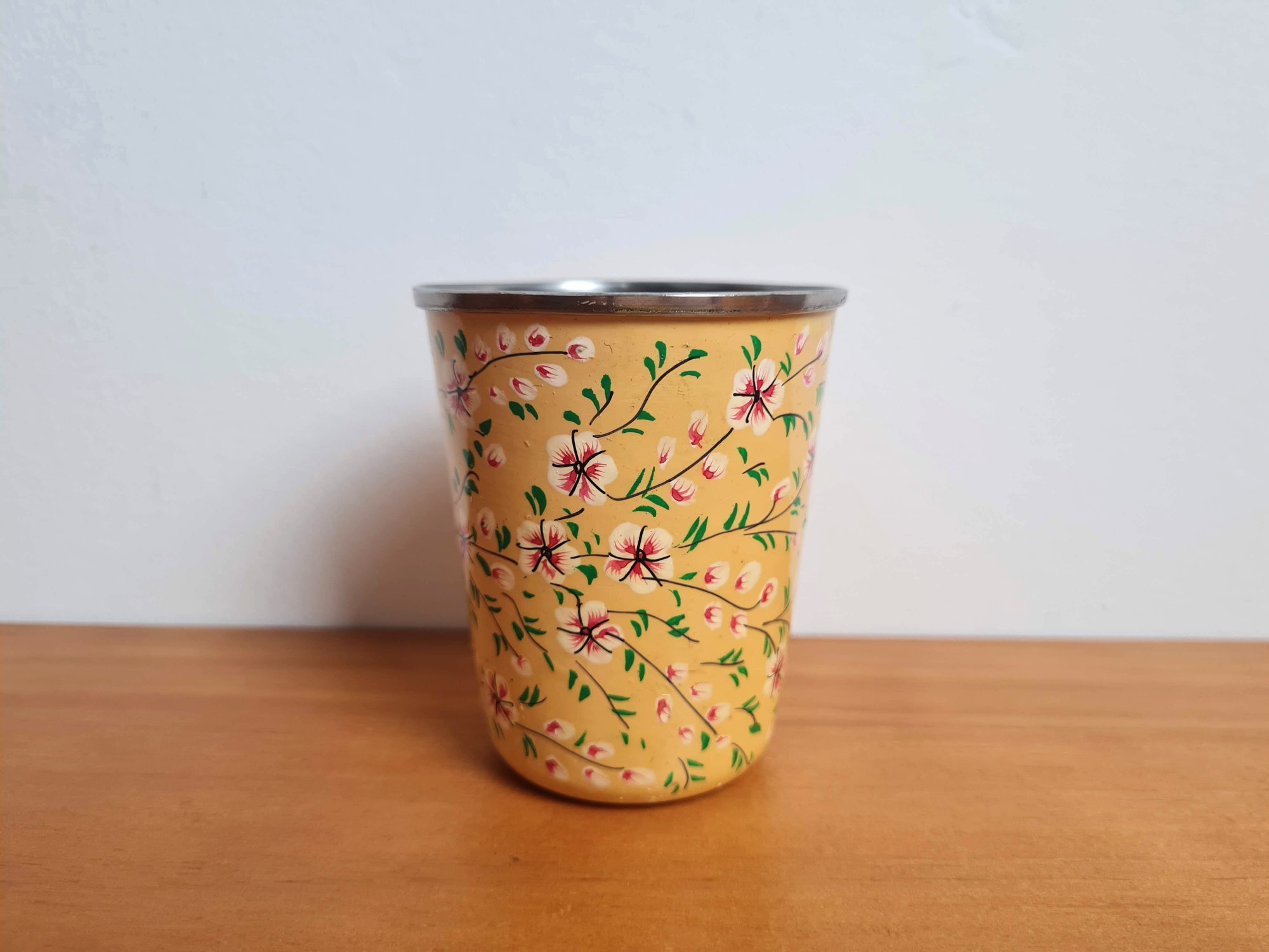 Copo indiano de inox pintado a mão floral