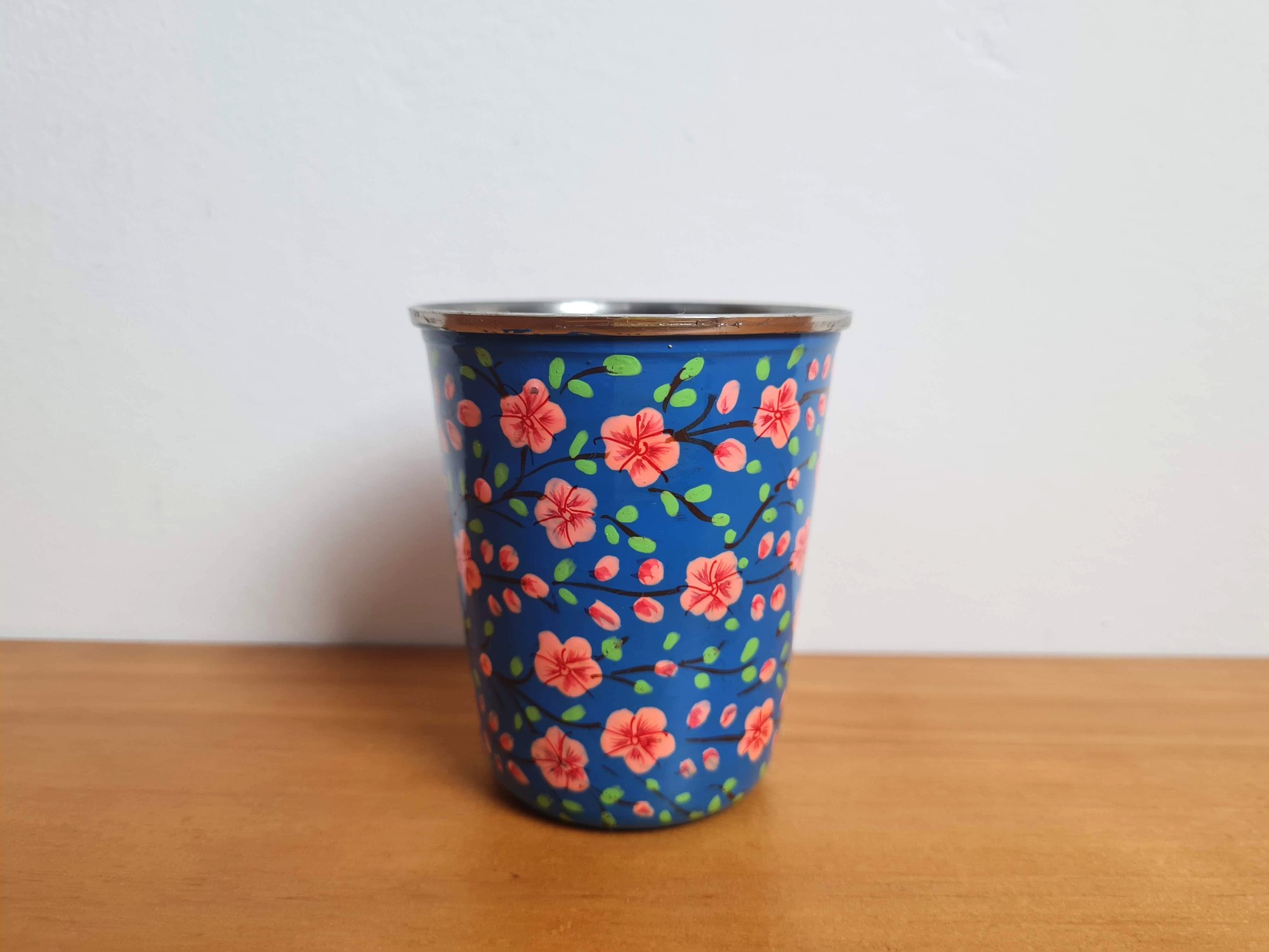 Copo indiano de inox pintado a mão floral
