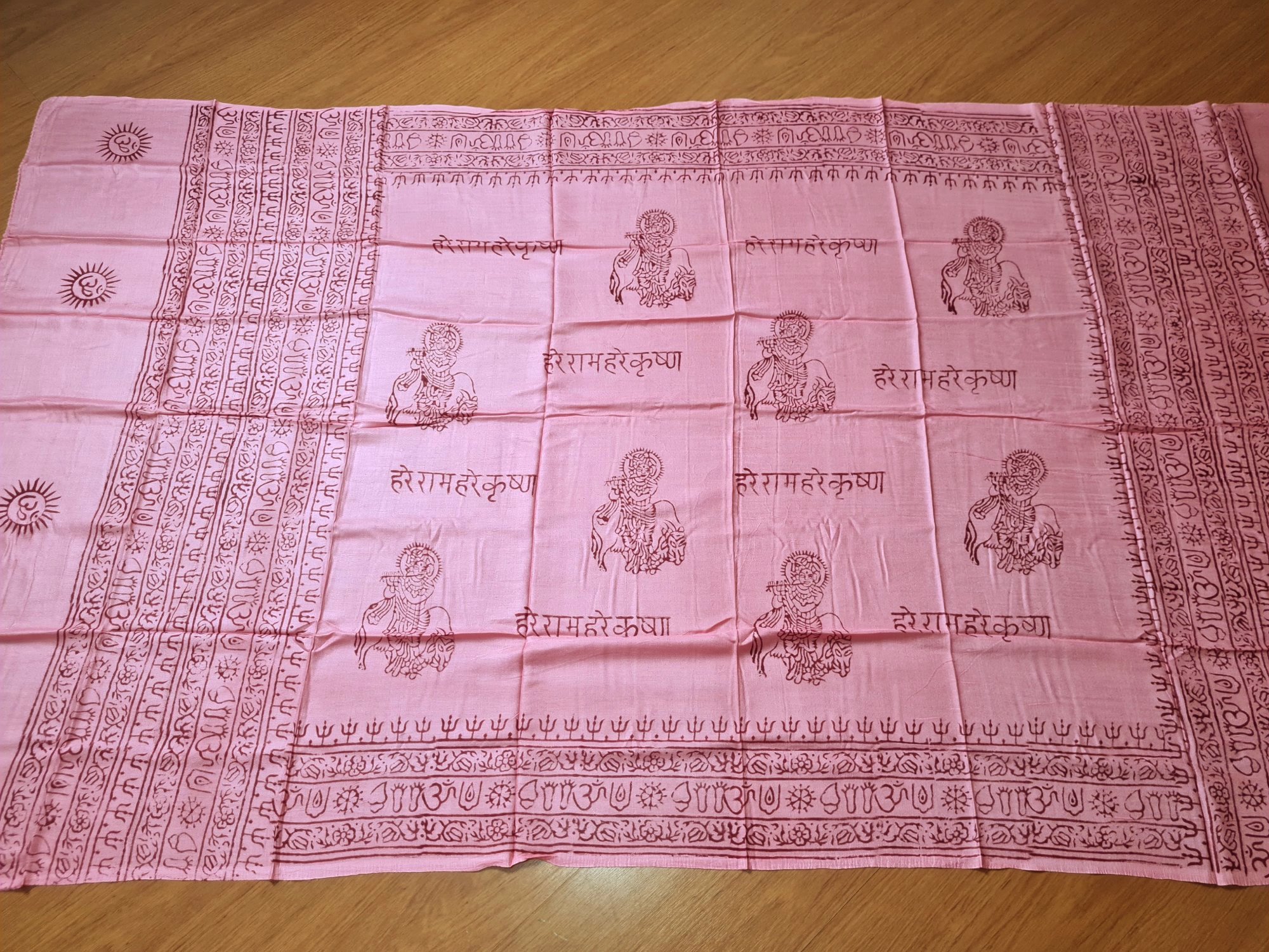 Chadar indiano (manto de oração) de Krishna e mantras rosa salmao