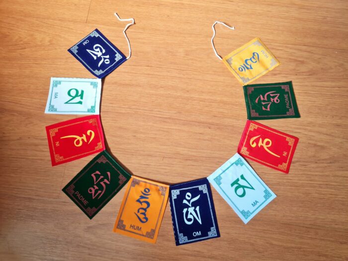 bandeiras tibetanas de veludo com mantra 11x8cm