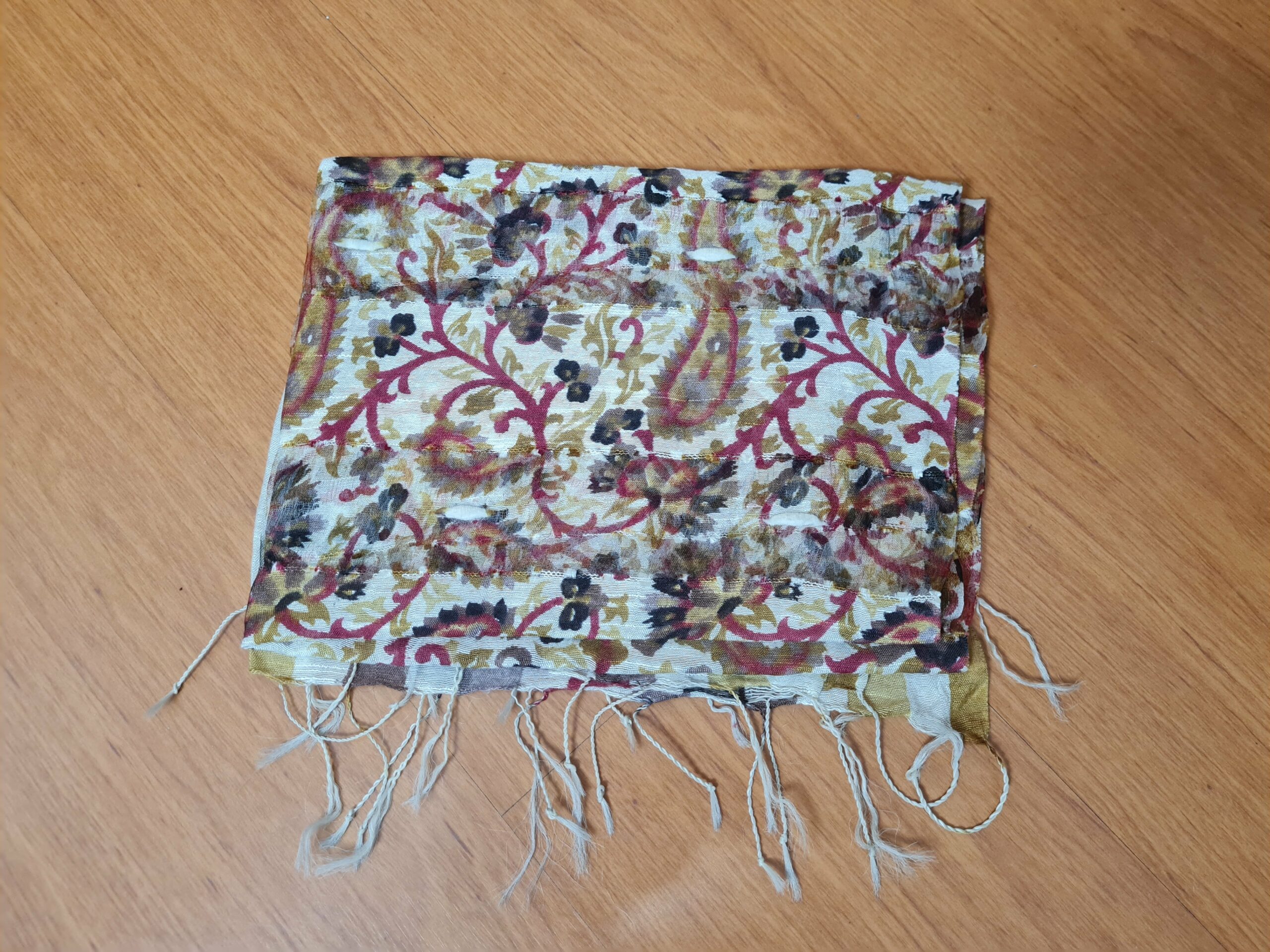 lenço indiano floral tons terrosos