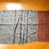Pashimina indiana de cashmere estampa paisleys cinza adamascado