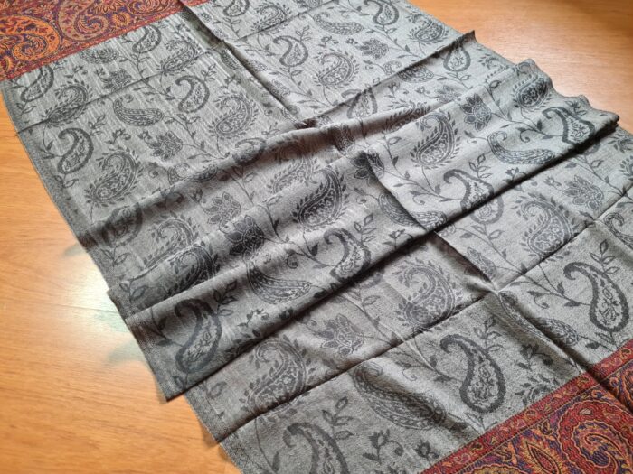 Pashimina indiana de cashmere estampa paisleys cinza adamascado