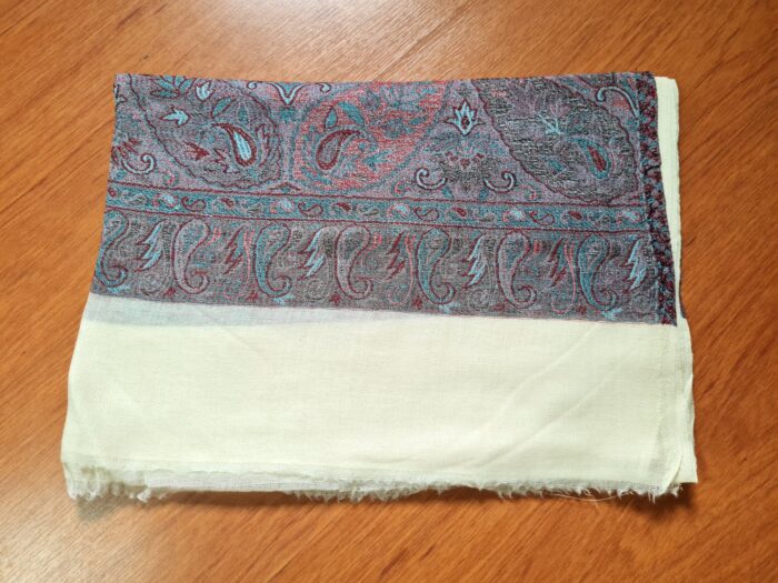 pashmina indiana original creme com paisleys tons frios azulados