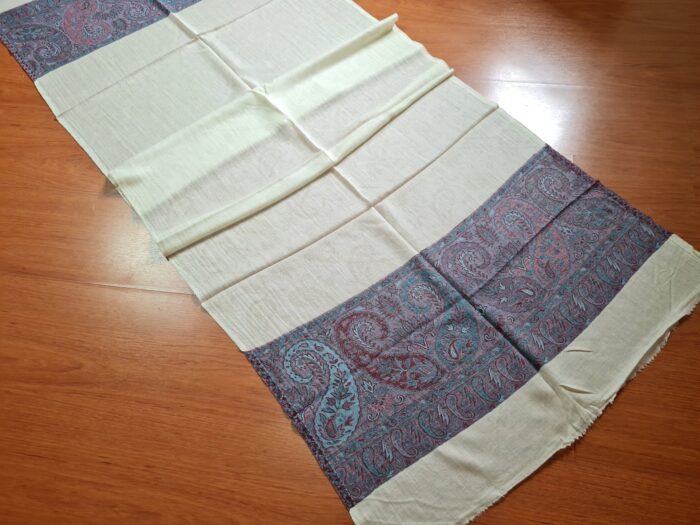 Pashimina indiana de cashmere estampa paisleys creme e tons frios II