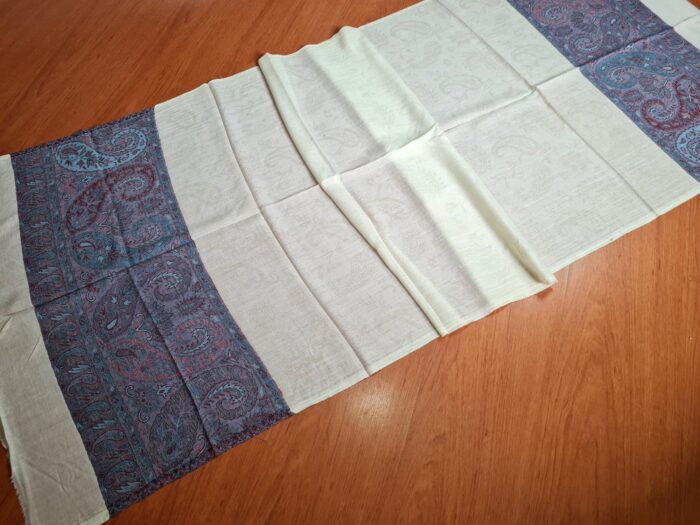 Pashimina indiana de cashmere estampa paisleys creme e tons frios II