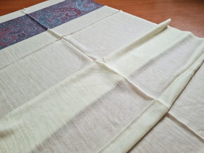 Pashimina indiana de cashmere estampa paisleys creme e tons frios II