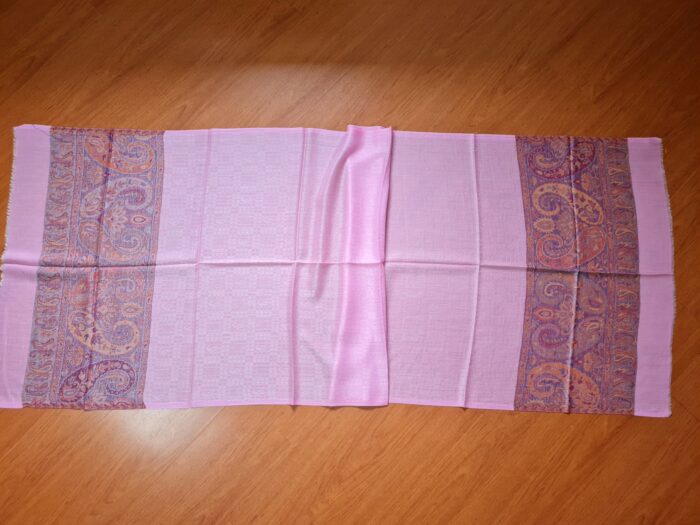 Pashimina indiana de cashmere estampa paisleys rosa com tons quentes