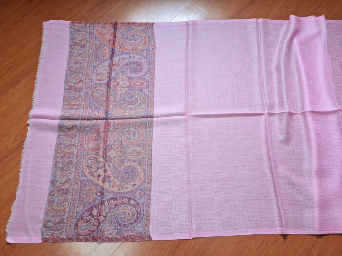 Pashimina indiana de cashmere estampa paisleys rosa com tons quentes