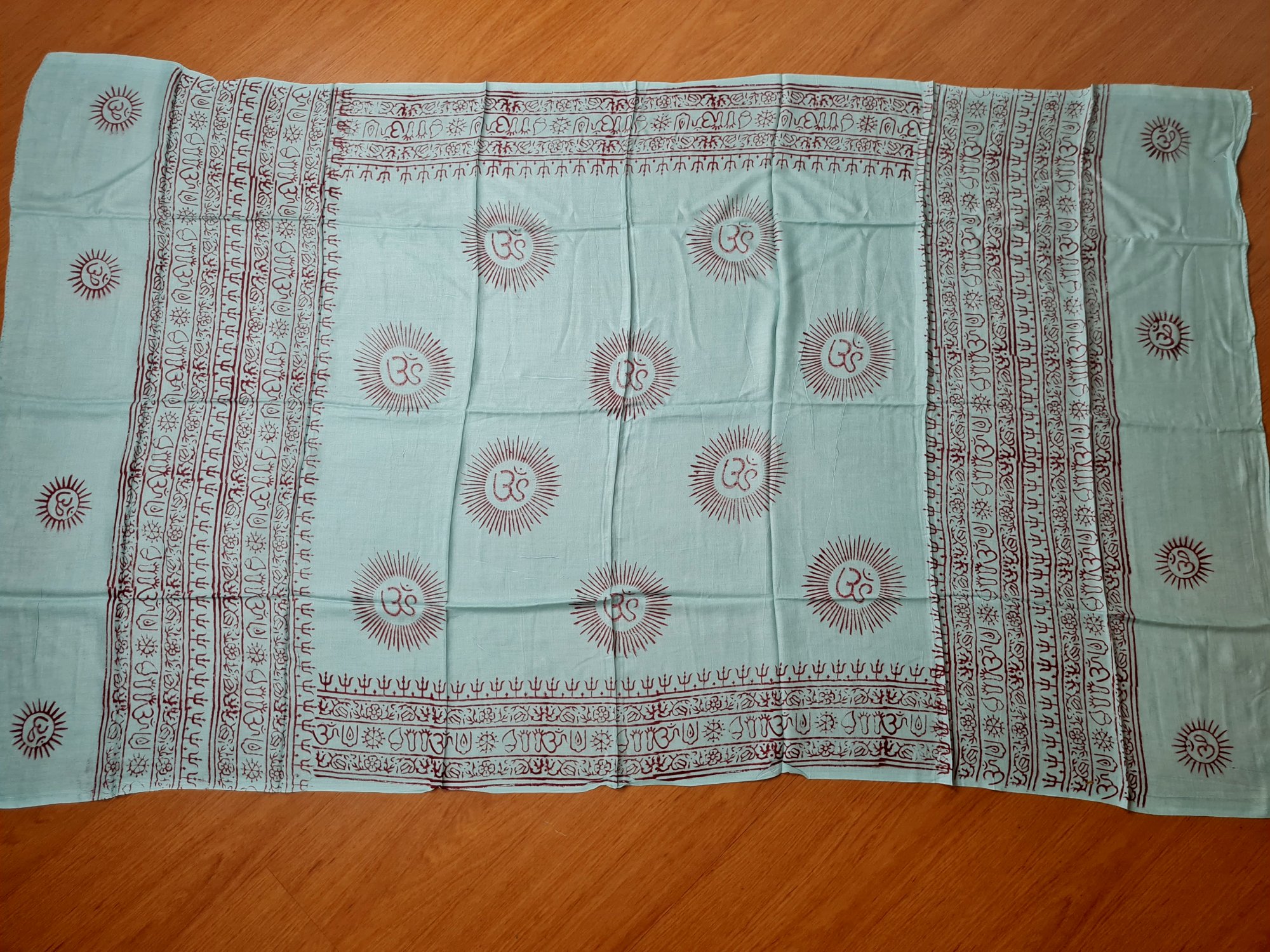 chadar de oração indiano (ou manto devocional) de mantras e símbolos hindus