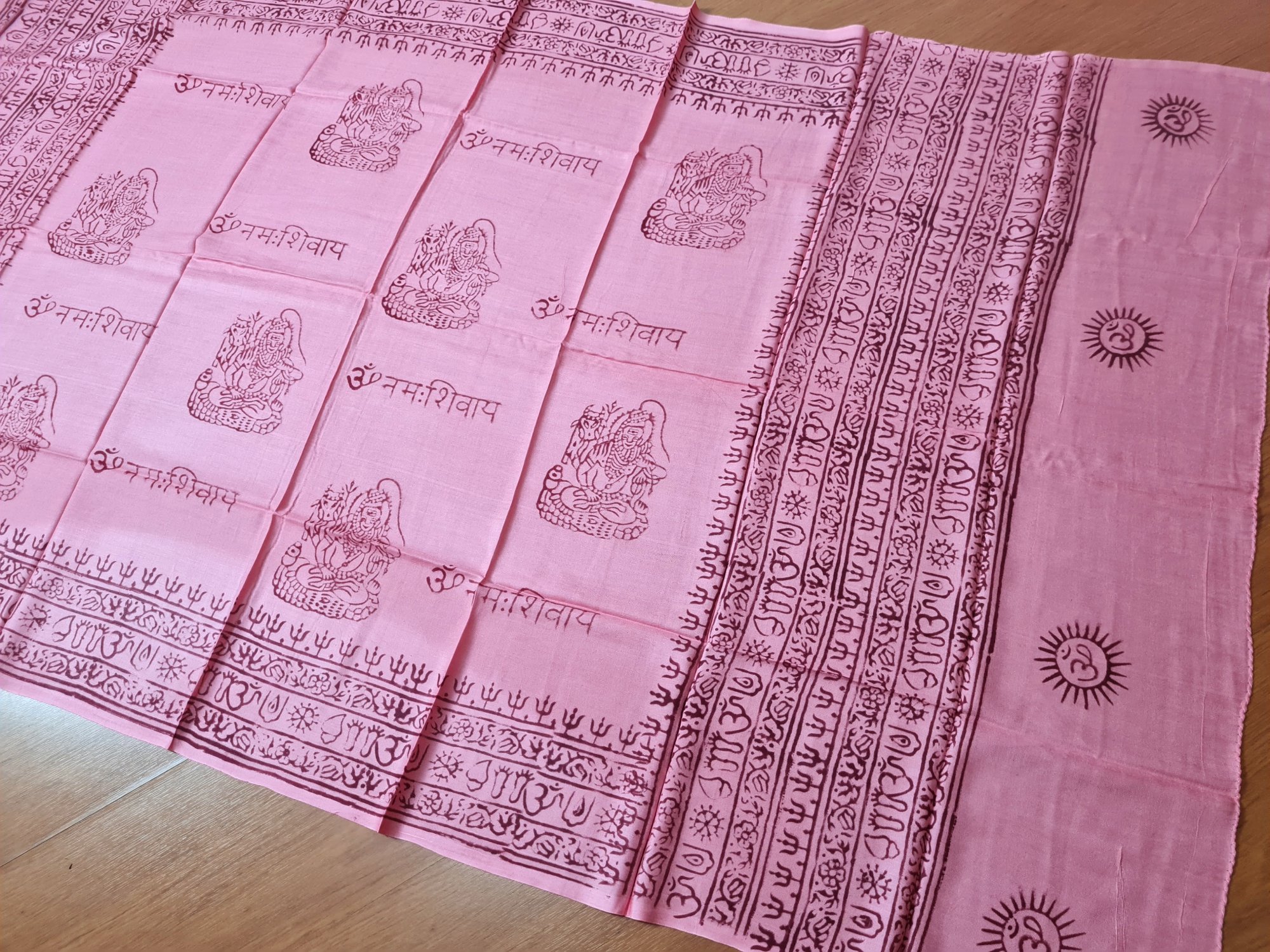 chadar de oração indiano (ou manto devocional) de mantras e símbolos hindus