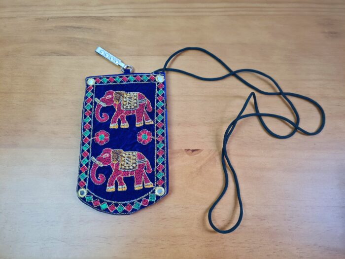 Bolsinha indiana Porta celular bordado de elefante azul marinho