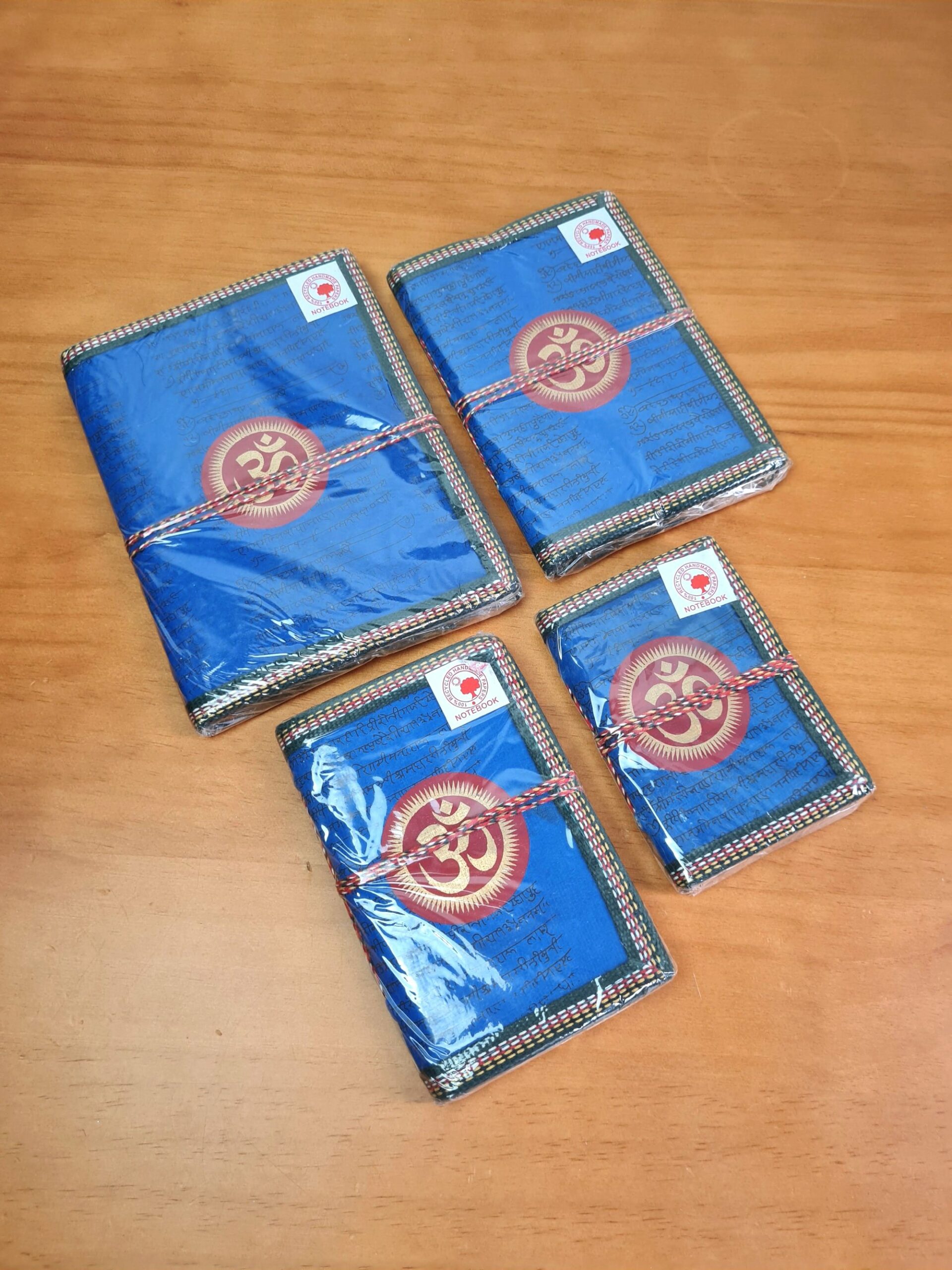 kit com 4 cadernos indianos (agendas), de 4 tamanhos diferentes estampa Om