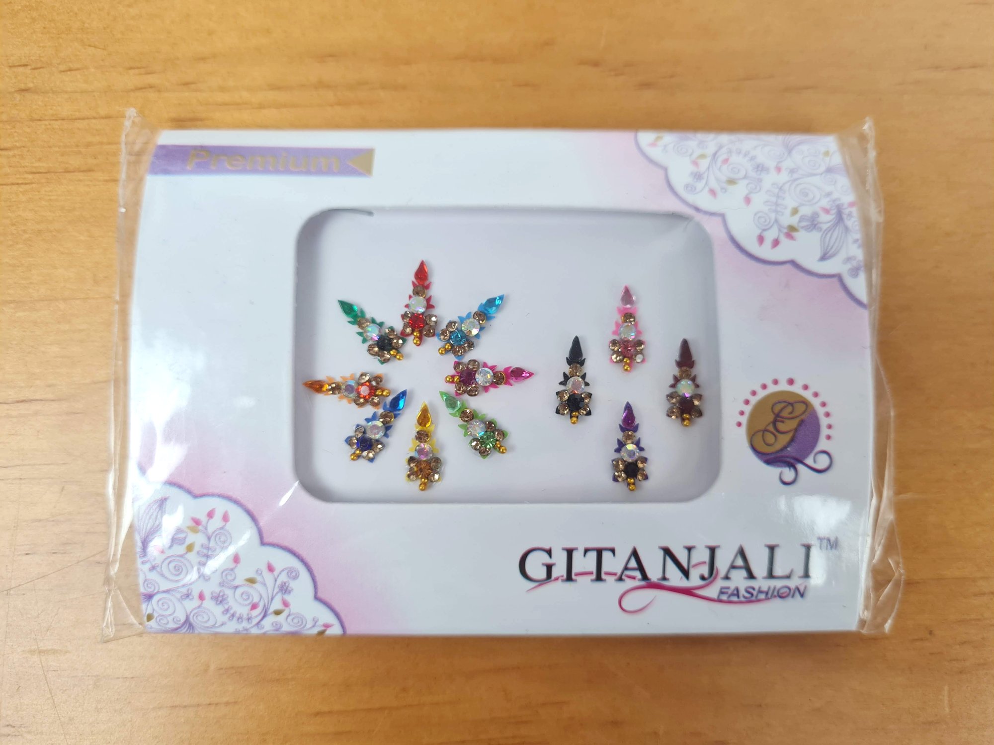 bindi indiano adesivo colorido com brilhos para usar no terceiro olho