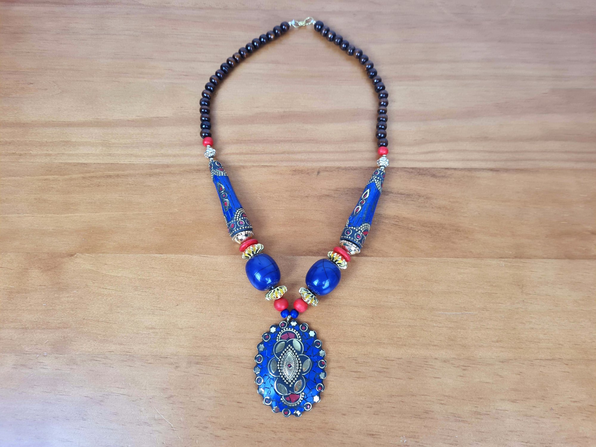 colar tibetano pedras naturais azul royal e color fabricado na Índia